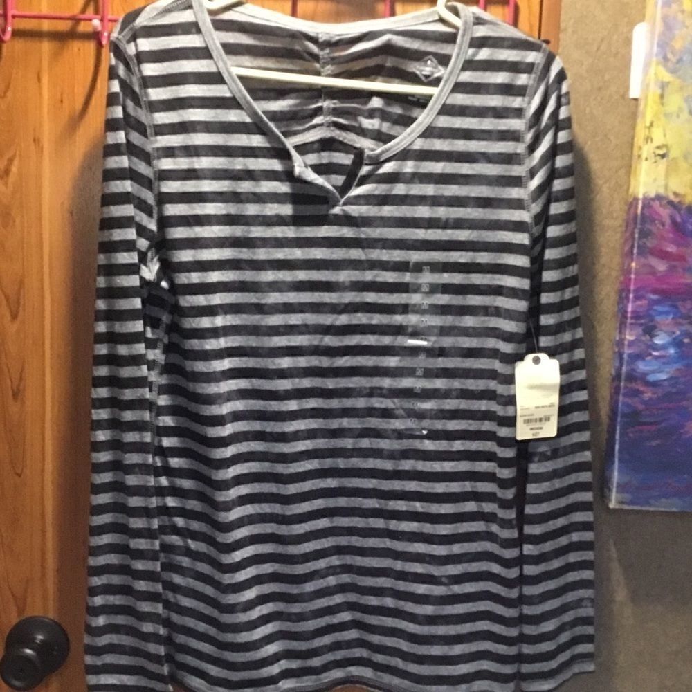 NWT St. John’s Bay L/S Henley Stripe Knit Shirt M
